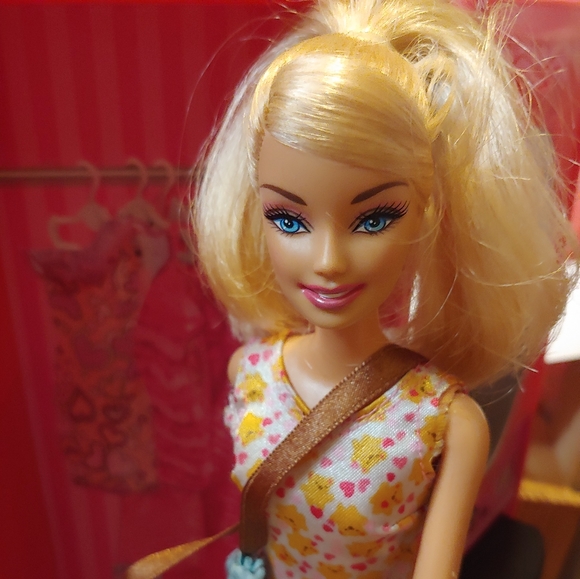 Barbie - Picture 1 of 5